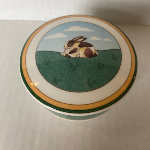 Vintage Villeroy and Boch A La Ferme Les Animaux Lidded candy box. 1748 - Picture 3 of 10